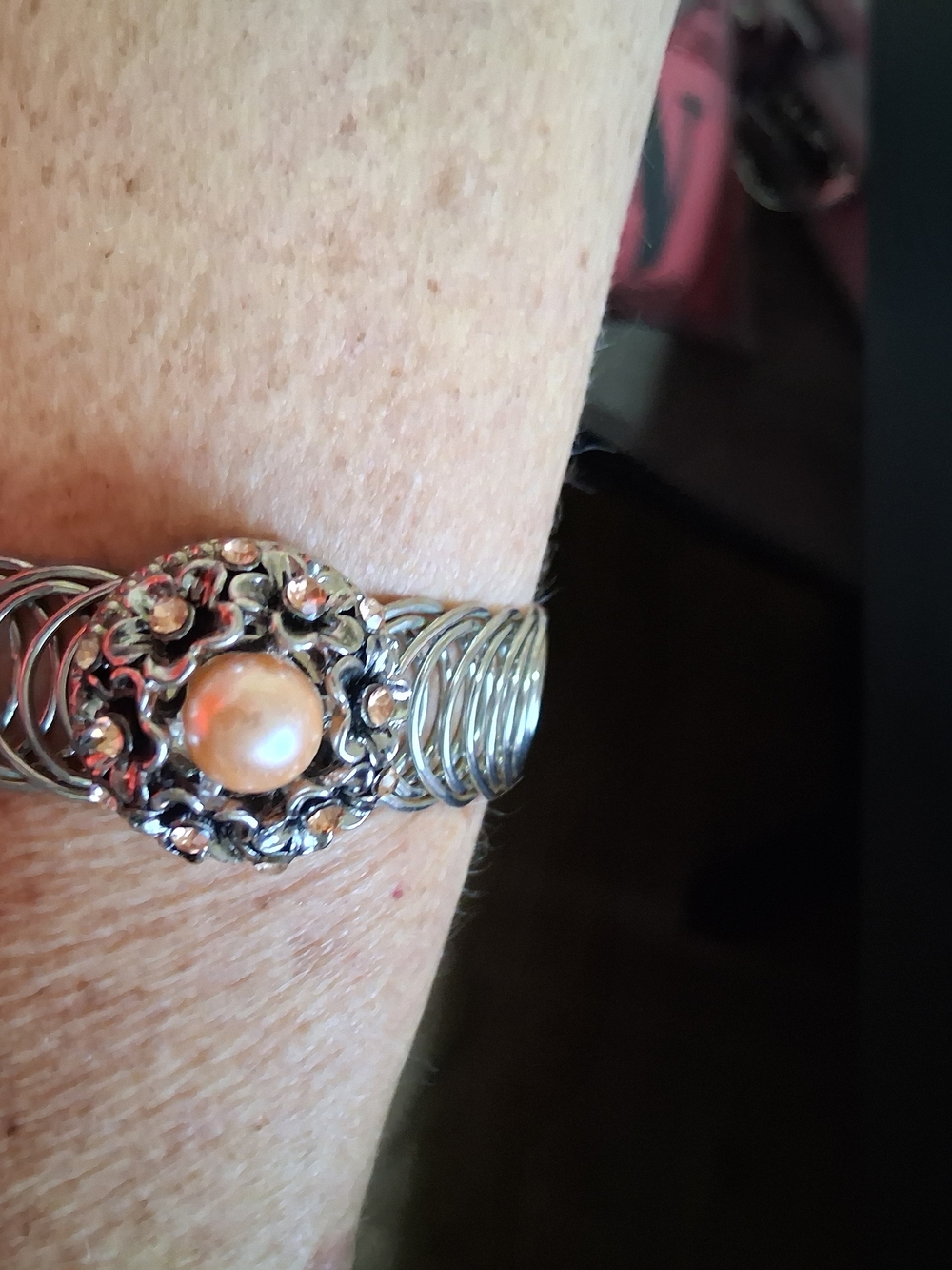 Silver Pearl Accent Women's Bracelet - Pink Pearl Center